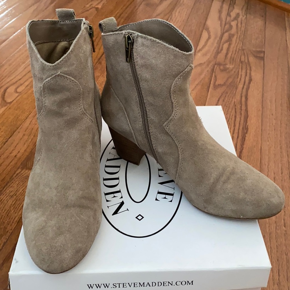 Steve Madden Taupe suede booties